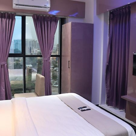 Hotel Czar Inn Σουράτ Εξωτερικό φωτογραφία